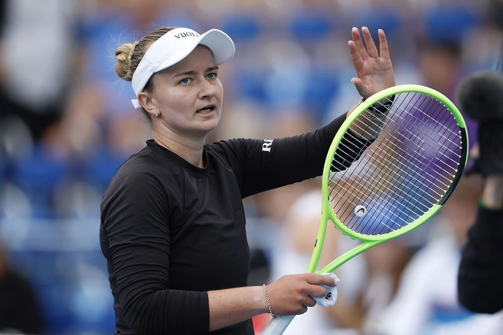 Støttebillede til Kamilla Rakhimova holder stand i det sidste parti og slår Barbora Krejcikova