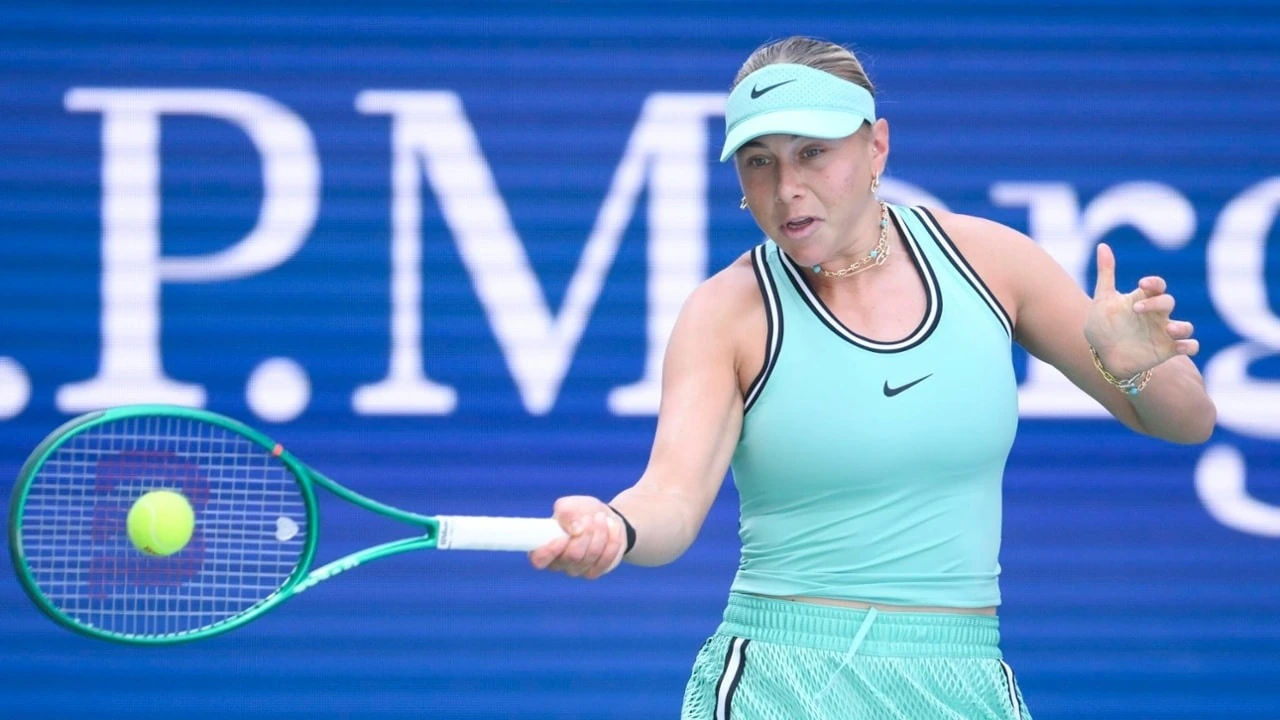 Image d'illustration pour Potapova échange la puissance contre la patience et arrête Anisimova en deux sets