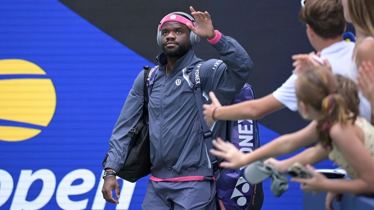 Supporting image for Frances Tiafoe defeats Daniil Medvedev in three sets and reaches another US Open quarterfinal